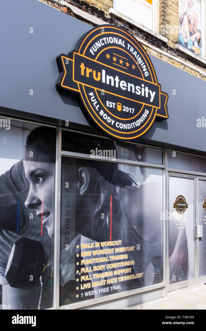 Entrenamiento funcional Truintensity & full Body Conditioning sign on TruGym en Bromley, al sur de Londres. Foto de stock