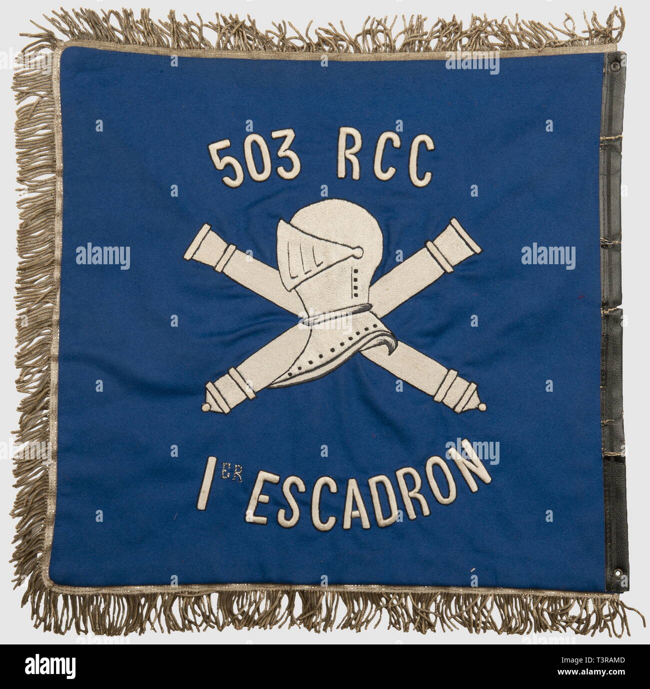 Drapeaux Fanion Fanions Et Du 503eme Regiment De Chars De Combat 1er Escadron Post 1945 Insigne A La Salamandre Crachant Des Flammes Sur Fond De Drap Gris Et A S 307 En