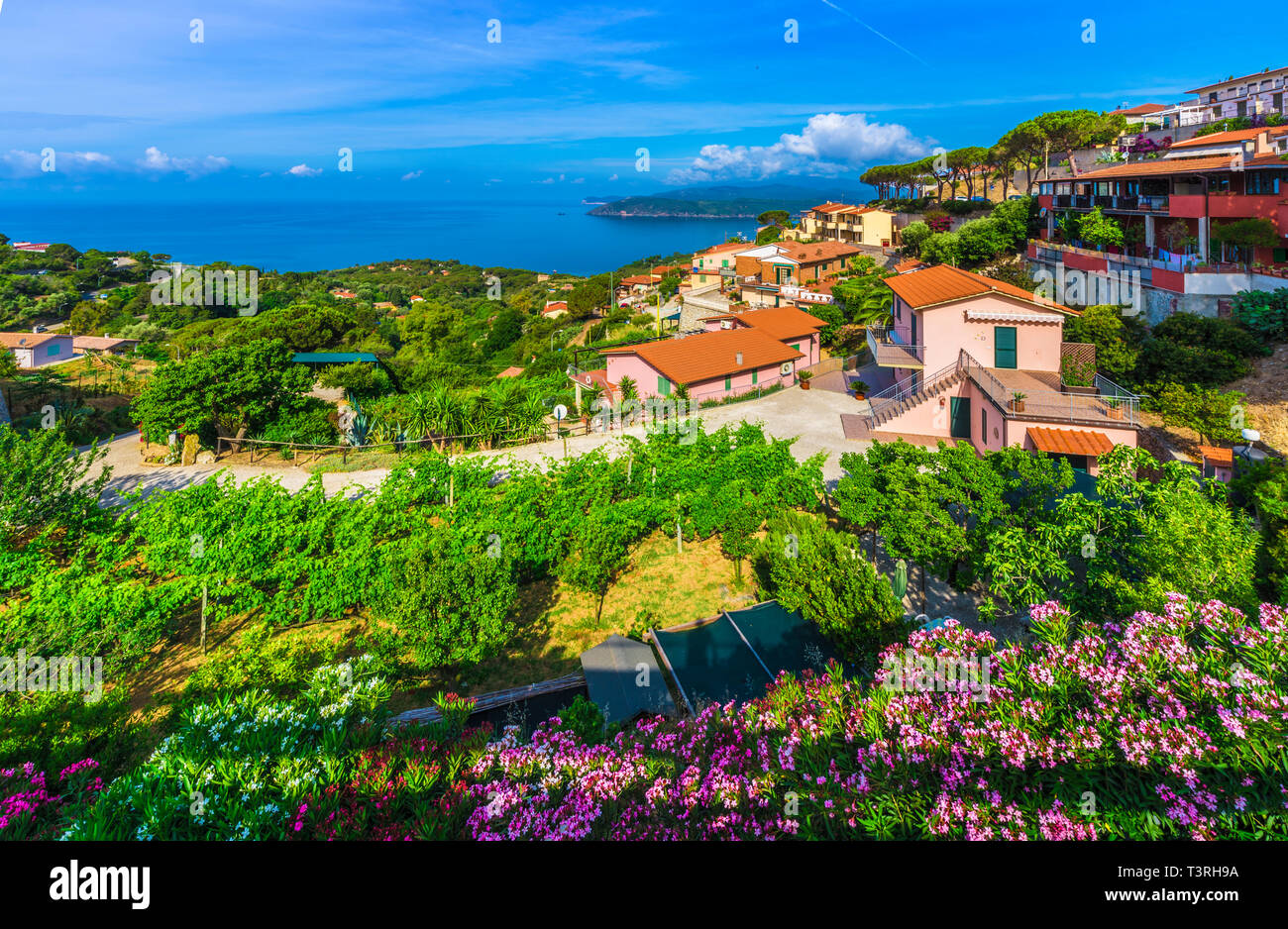 Vista de Capoliveri village, la isla de Elba, en la Toscana. Foto de stock