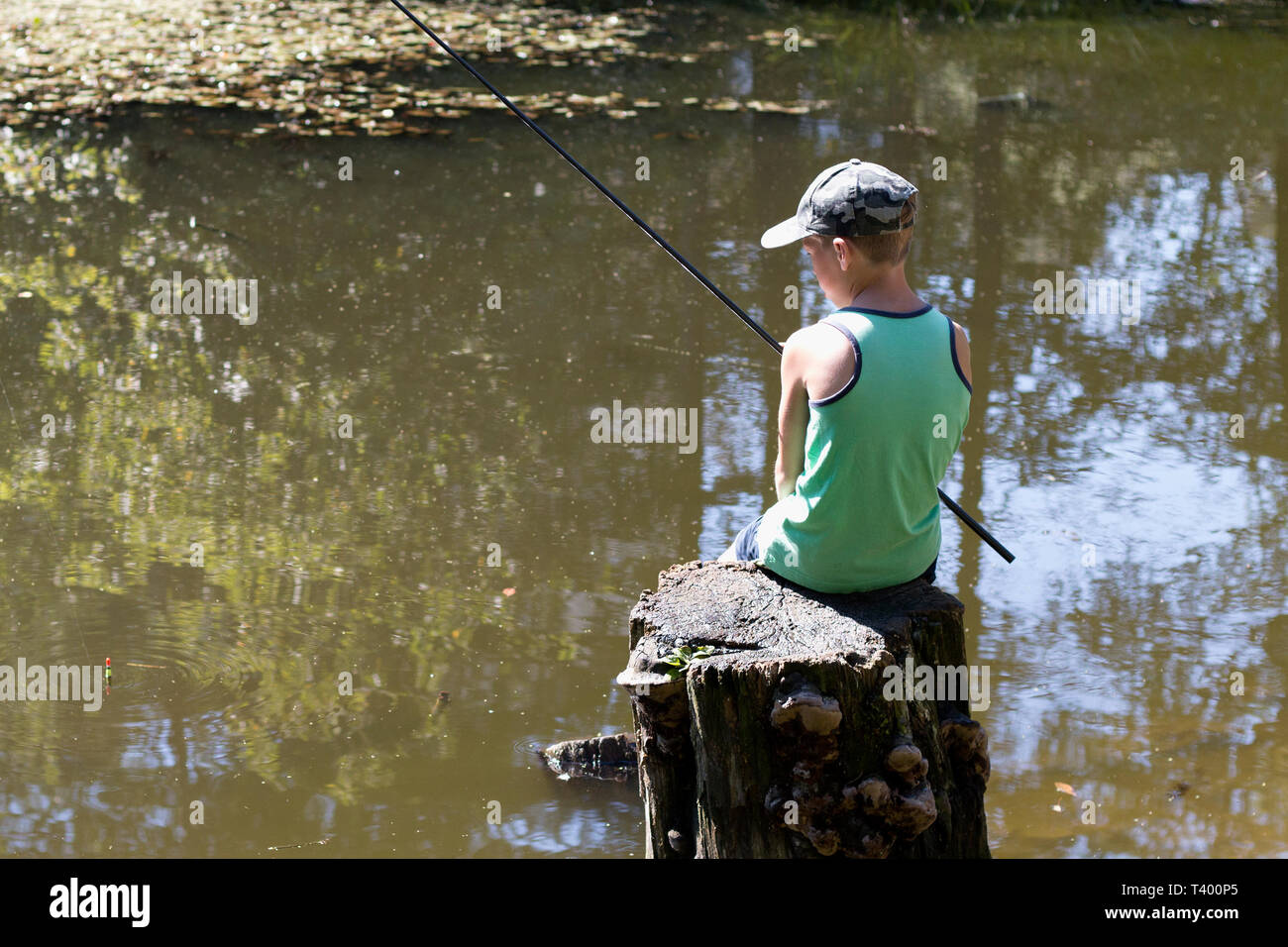 Homemade fishing rod fotografías e imágenes de alta resolución - Alamy