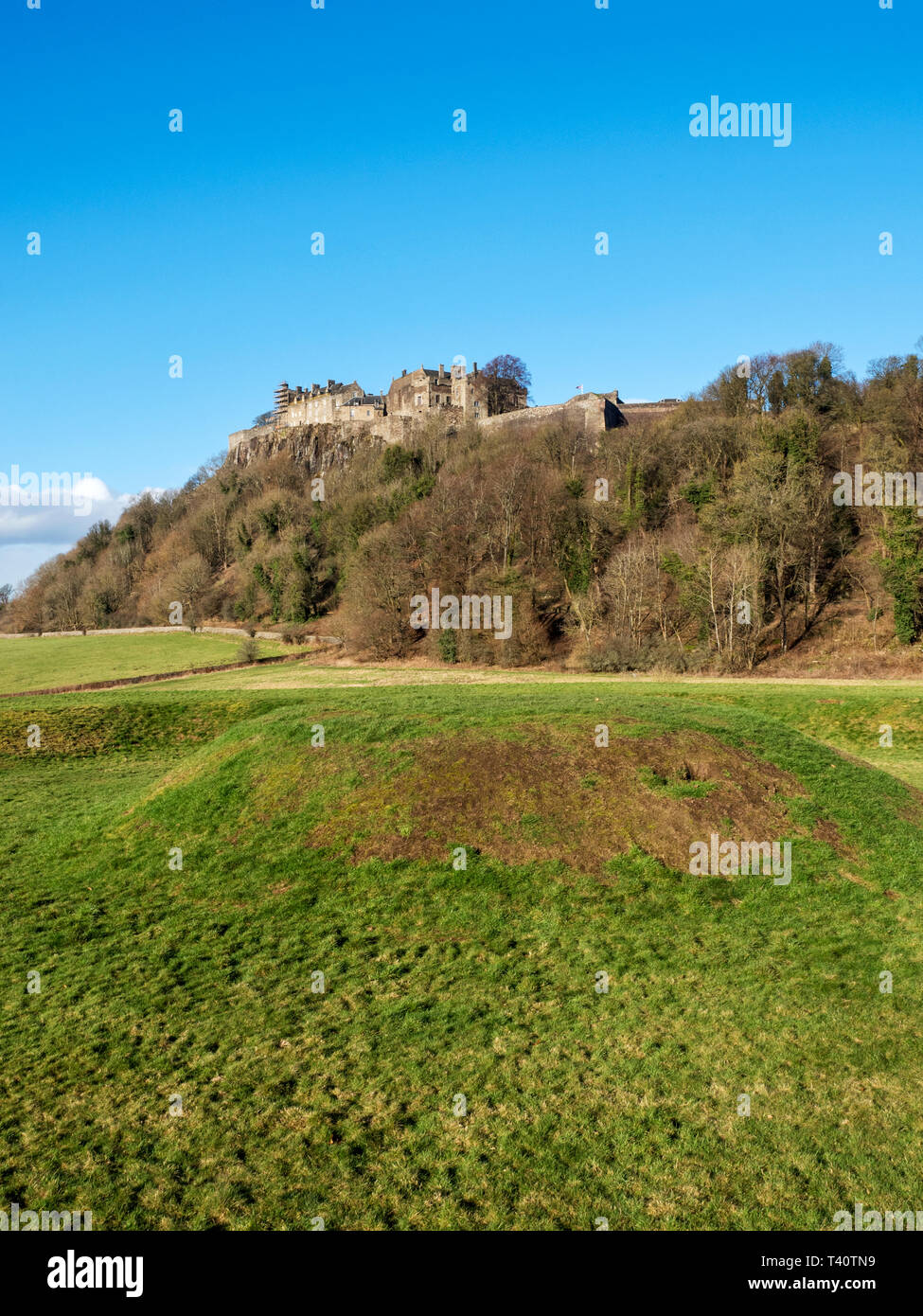 Castillo de Stirling a principios de la primavera de los Reyes Nudo en Royal Gardens Ciudad de