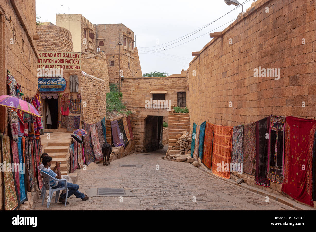 Tienda De Venta De Turismo De Jaisalmer Hechos A Mano La Pared