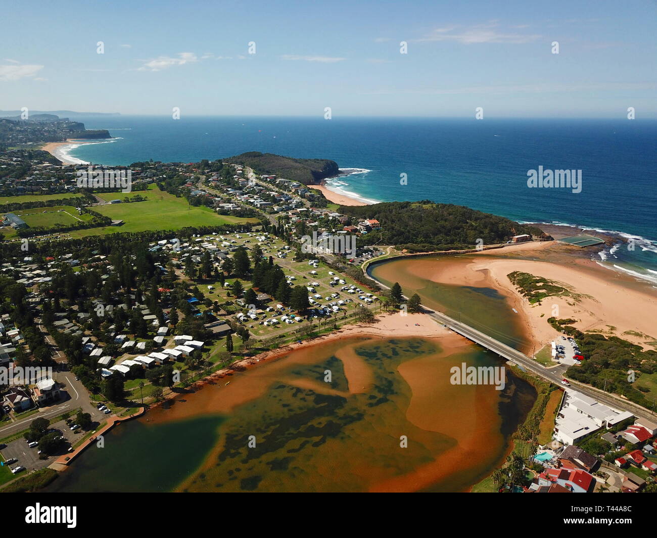Vista aérea de la Laguna Narrabeen, North Narrabeen Turimetta Rockpool, Playa y Playa Mona Vale. Costa del mar de Tasmania en Sydney. Foto de stock