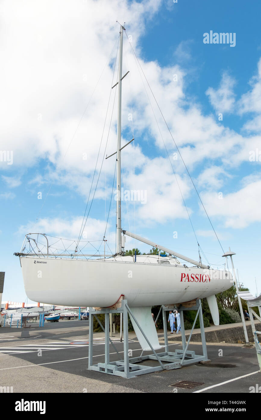 Cherbourg-Octeville, Francia - Agosto 21, 2018: los barcos de vela en la marina del puerto Chantereyne en Cherbourg. Cherbourg-Octeville, Normandía, Francia Foto de stock
