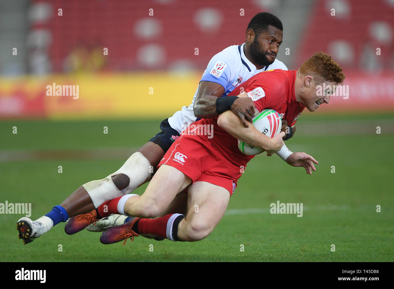 Singapur. 14 abr, 2019. (L-F) Lote Tuqiri (JPN) - Connor Braid (CAN), Apr 14, 2019 - en acción durante el Challenge Trophy QF3 HSBC Singapur Rugby 7s 2019 Crédito: Aflo Co., Ltd./Alamy Live News Foto de stock