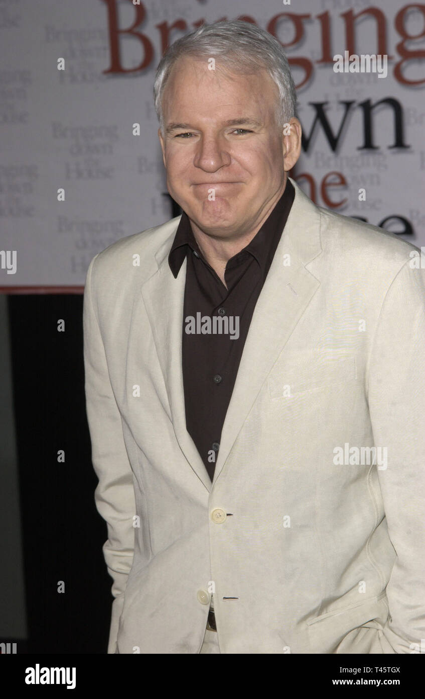 LOS ANGELES, CA. Marzo 02, 2003 El actor Steve Martin en el Hollywood estreno de su nueva