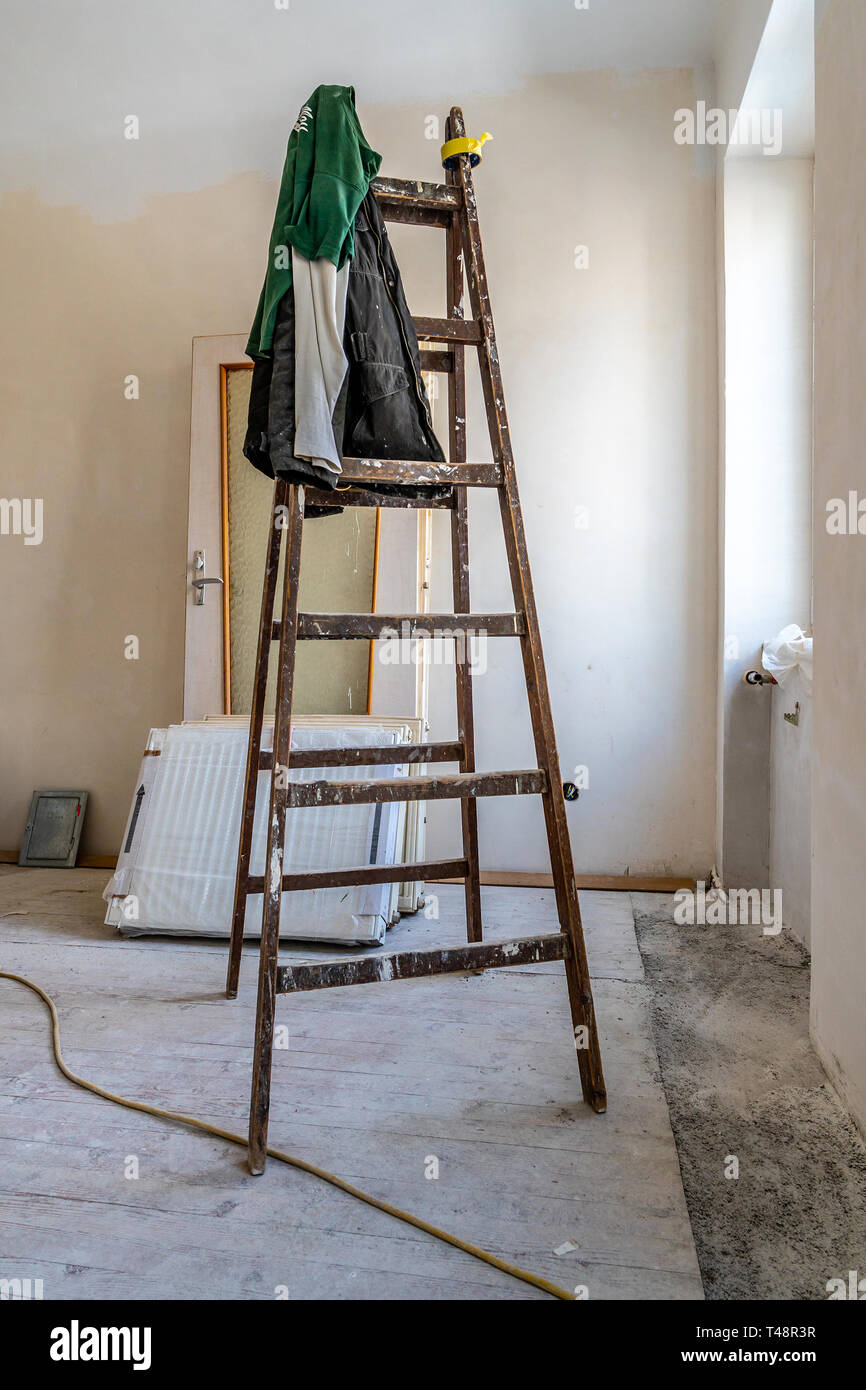 Escalera de madera vac as con colgar la ropa sucia su ter de