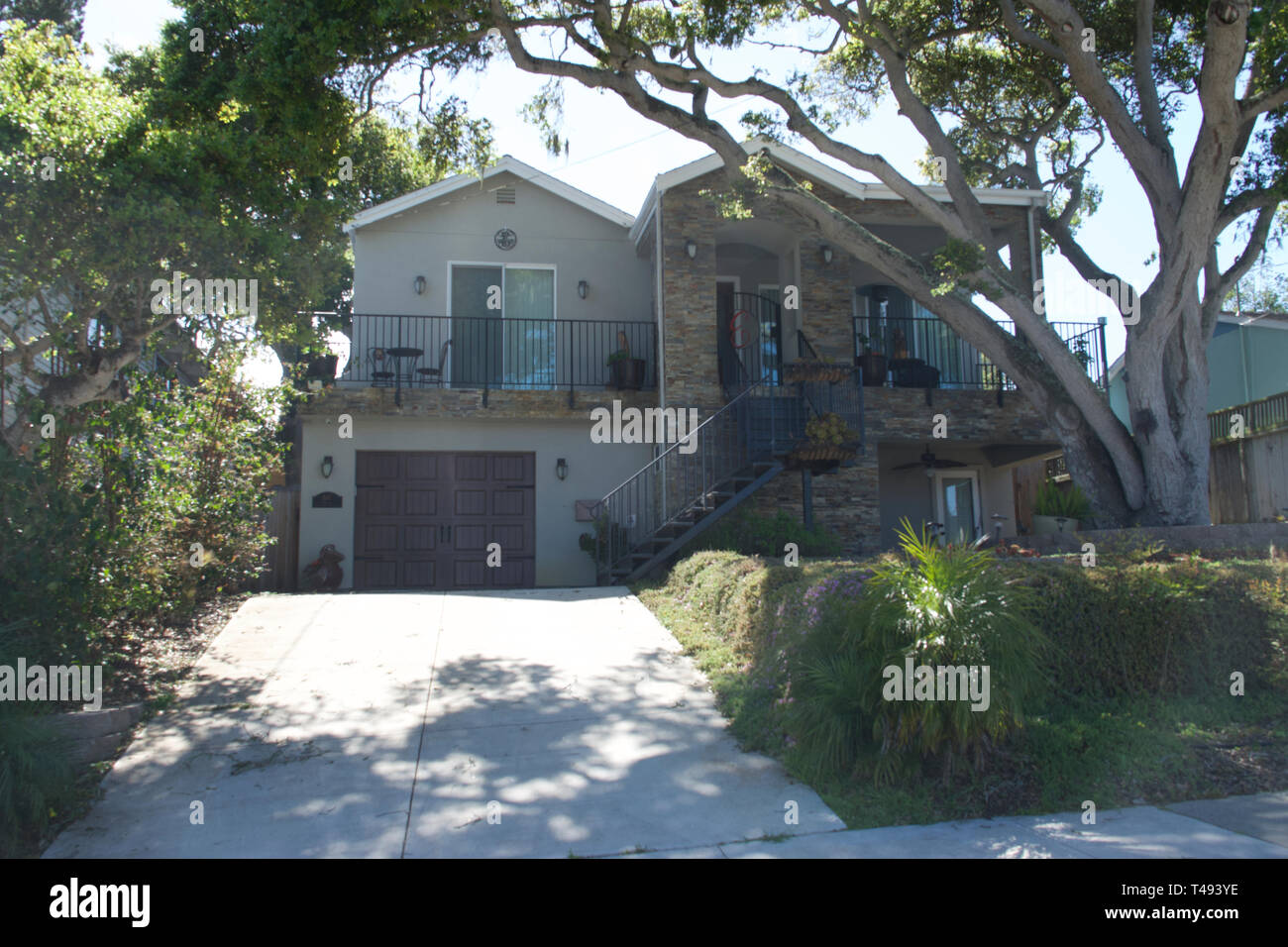 Pacific Grove, California, EE.UU. el 13 de abril, 2019 Characterful viviendas asequibles en Pacific Grove, en la península de Monterey, California, USA. Foto de stock