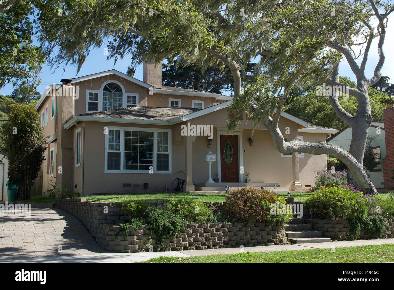 Pacific Grove, California, EE.UU. el 13 de abril, 2019 Characterful viviendas asequibles en Pacific Grove, en la península de Monterey, California, USA. Foto de stock