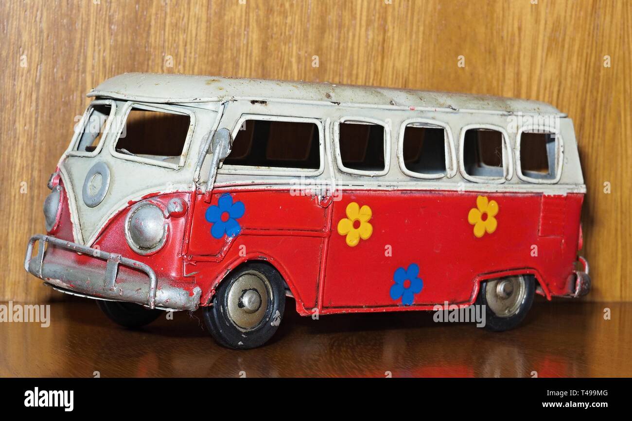 Volkswagen Hippie автобус игрушка
