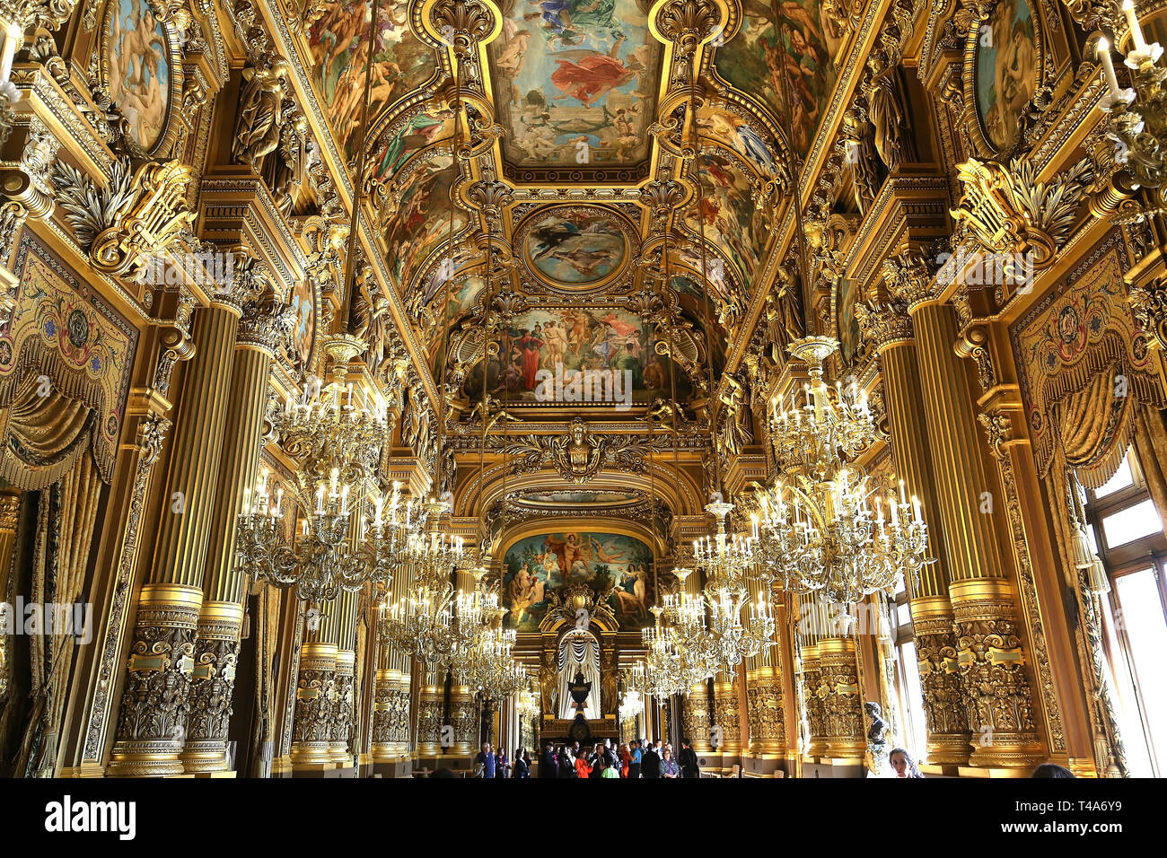 París, Francia, 14 de marzo de 2017 : interiores, frescos y detalles arquitectónicos del Palacio Garnier, Ópera de París, 14 de marzo de 2017 en París, Francia. Foto de stock