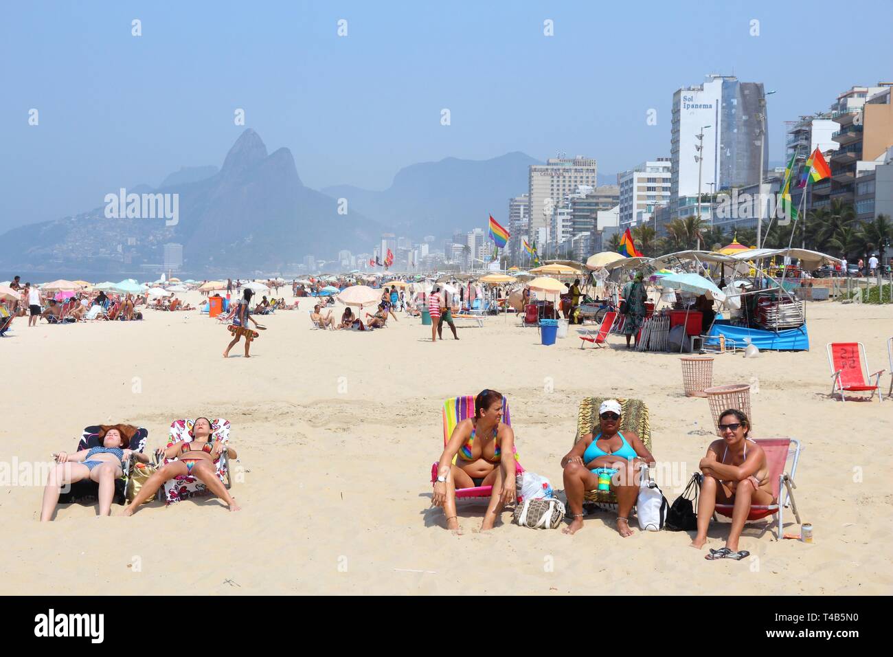 Chicas bikini brasil fotografías e imágenes de alta resolución Alamy