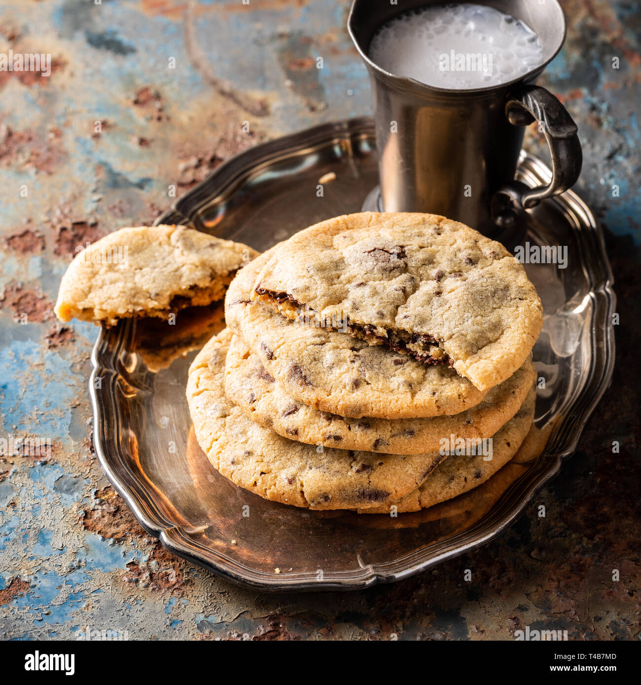 Las galletas con trocitos de chocolate Foto de stock