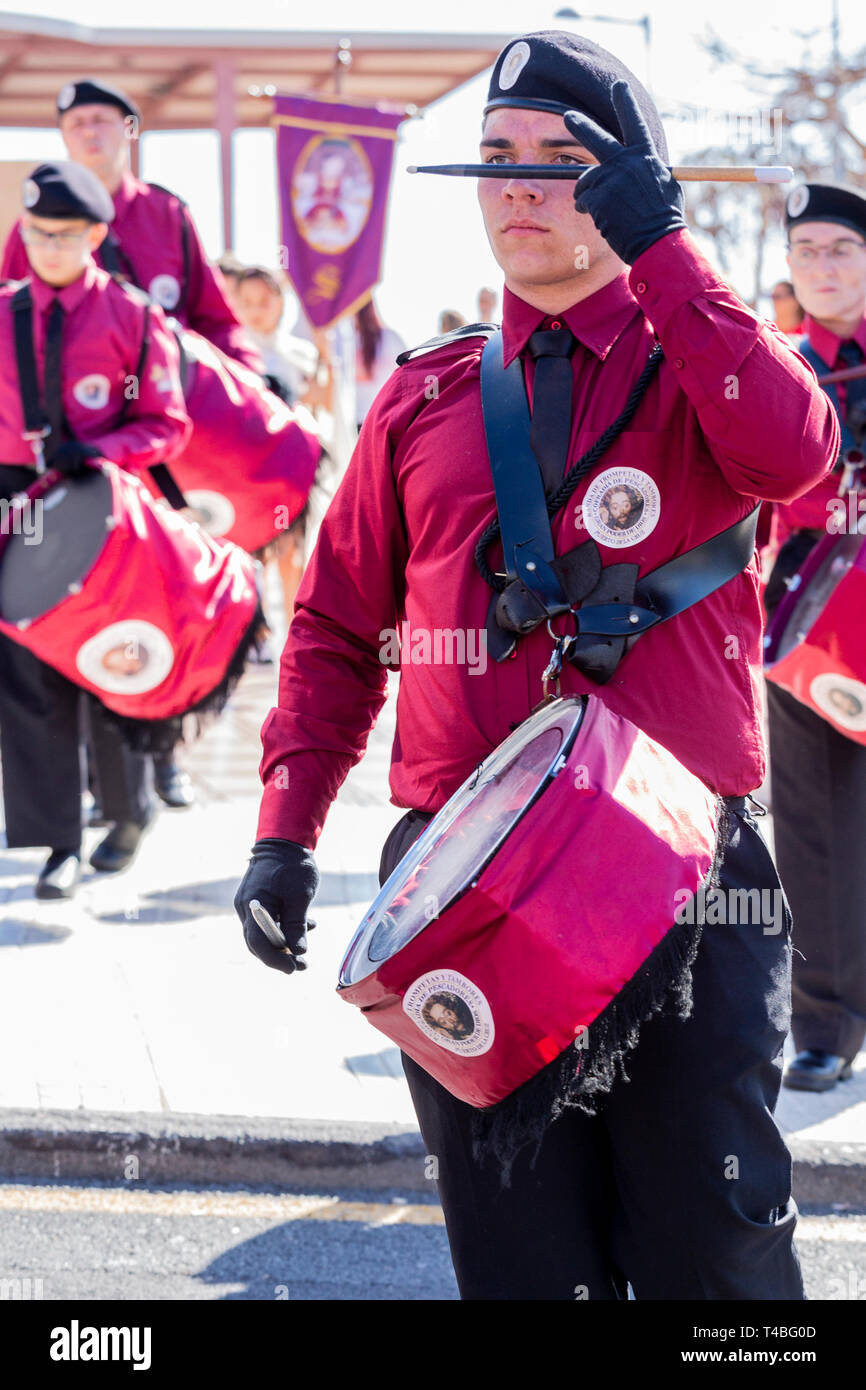 Muchacho Con Baquetas En Un Tambor Durante La Procesión Durante La Semana  Santa, España Fotos, retratos, imágenes y fotografía de archivo libres de  derecho. Image 23544393