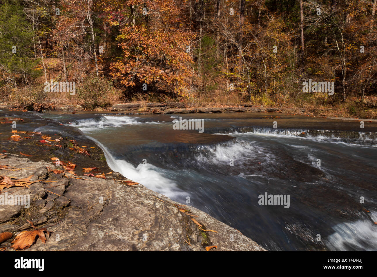 Haw Creek Falls, el Bosque Nacional de Ozark, Arkansas, EE.UU. Foto de stock