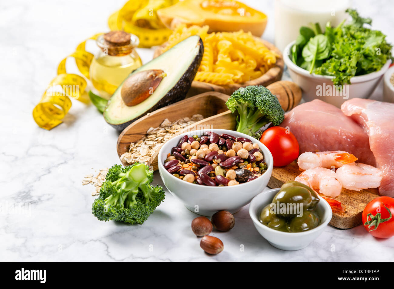 Dieta Mediterránea el concepto Carne, pescado, frutas y verduras