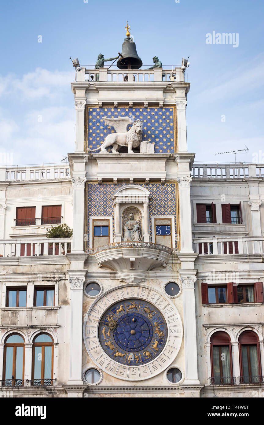 San Marcos, la Torre del Reloj (Torre dell'Orologio), la Plaza de San Marcos (Piazza San Marco), Venecia, Italia, Europa Foto de stock