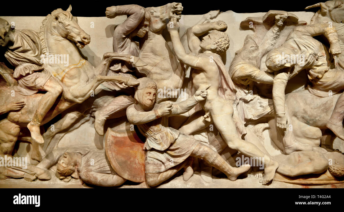 Esculturas en relieve griego de una batalla de Alejandro Magno ( Alejandro III de Macedonia )4 ciento BC. Sarcófago de mármol Pentelic parido desde la R Foto de stock
