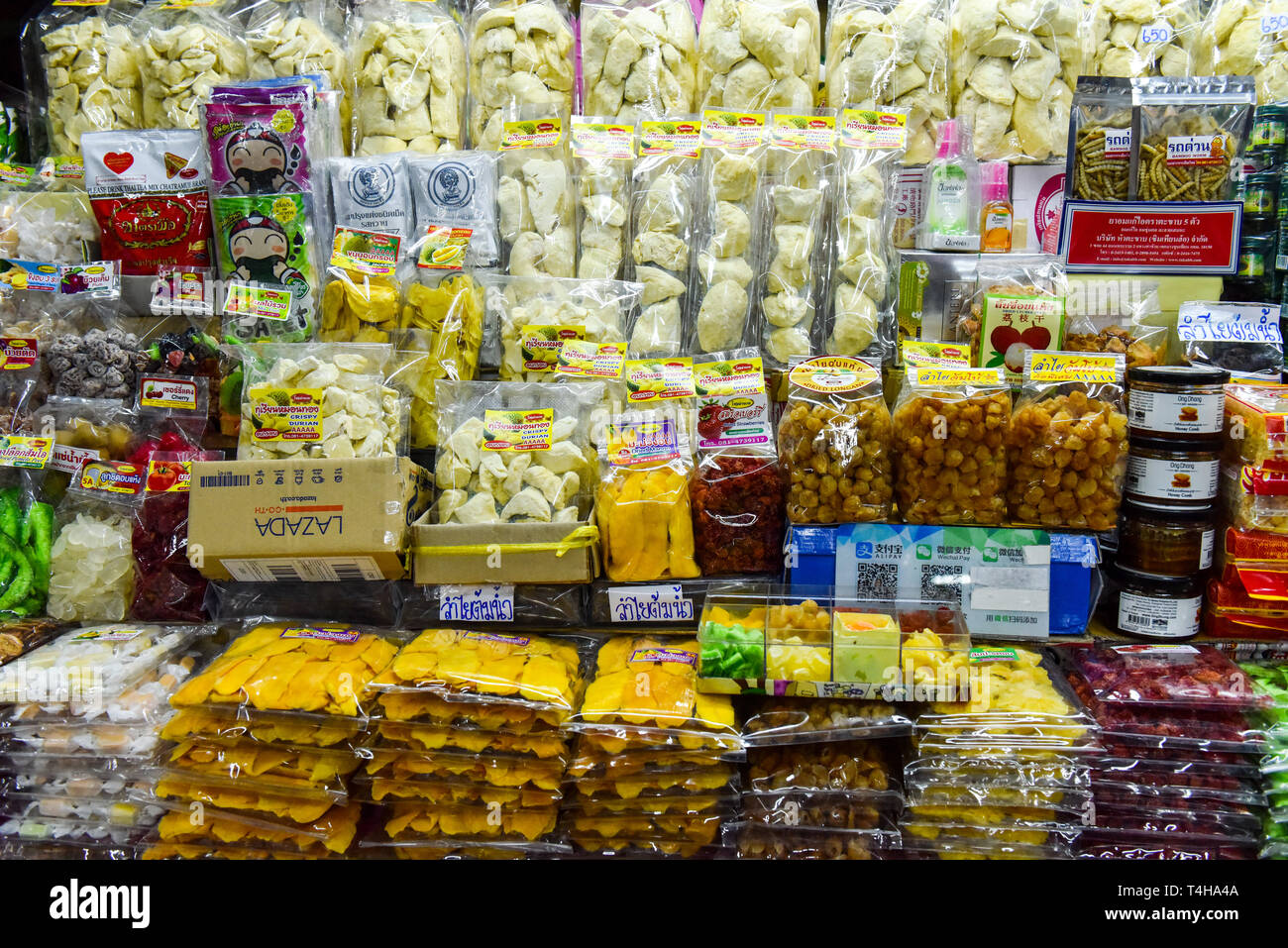 Diferentes productos alimenticios en venta Chiang Mai. Foto de stock