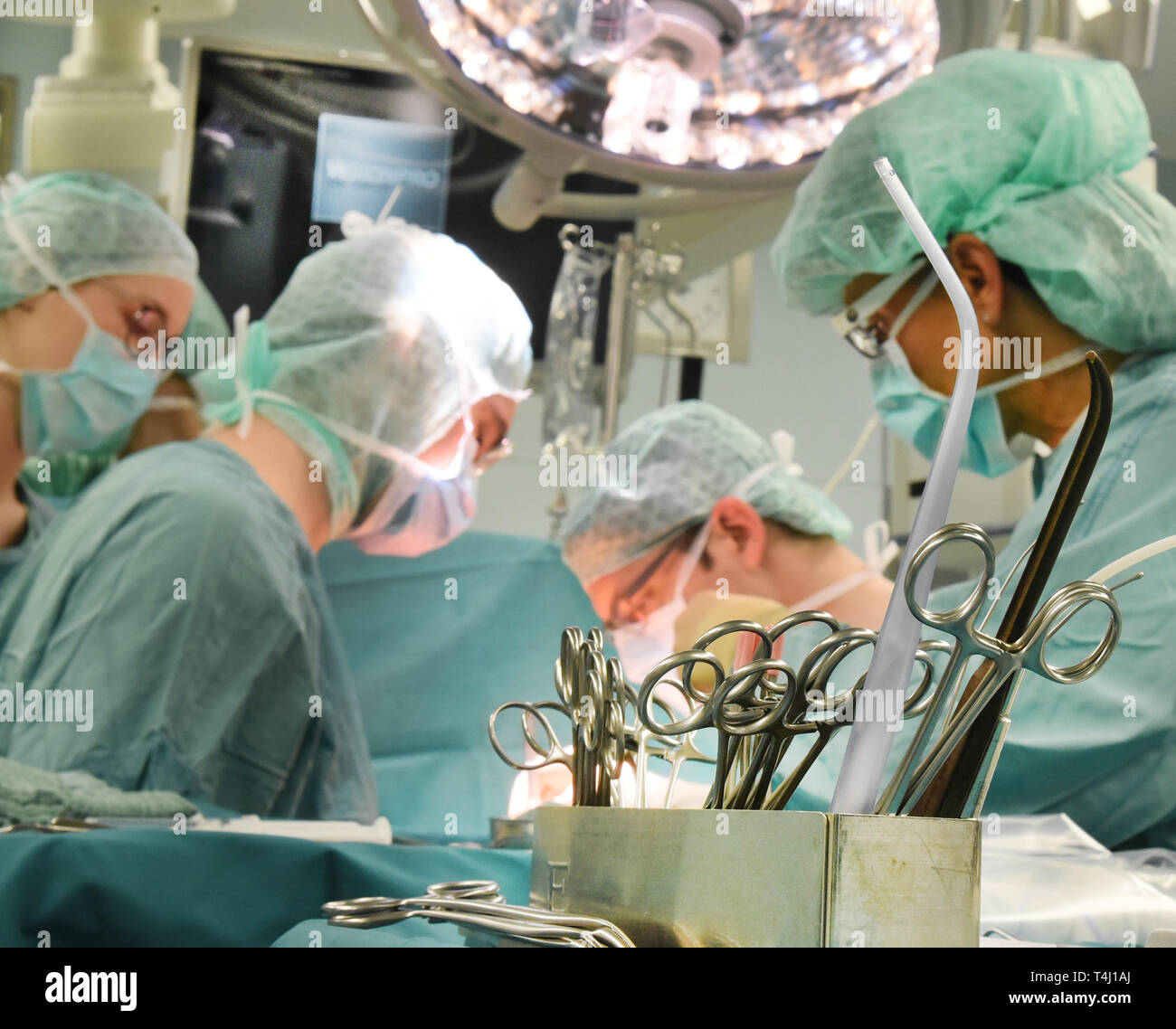 главный военный госпиталь бурденко. нейрохирургия гвкг бурденко. самые сложные операции в нейрохирургии. хирурги госпиталя бурденко. хирурги госпиталя бурденко.