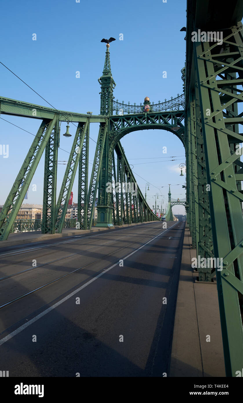 El camino a la libertad, el puente sobre el río Danubio, Budapest, Hungría. Foto de stock