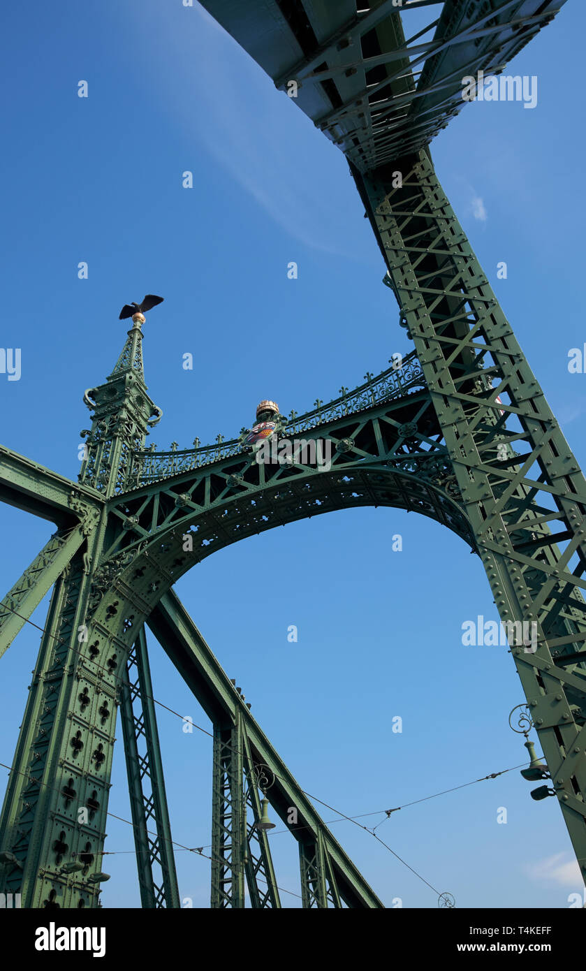 El Puente de la libertad sobre el río Danubio, Budapest, Hungría. Foto de stock