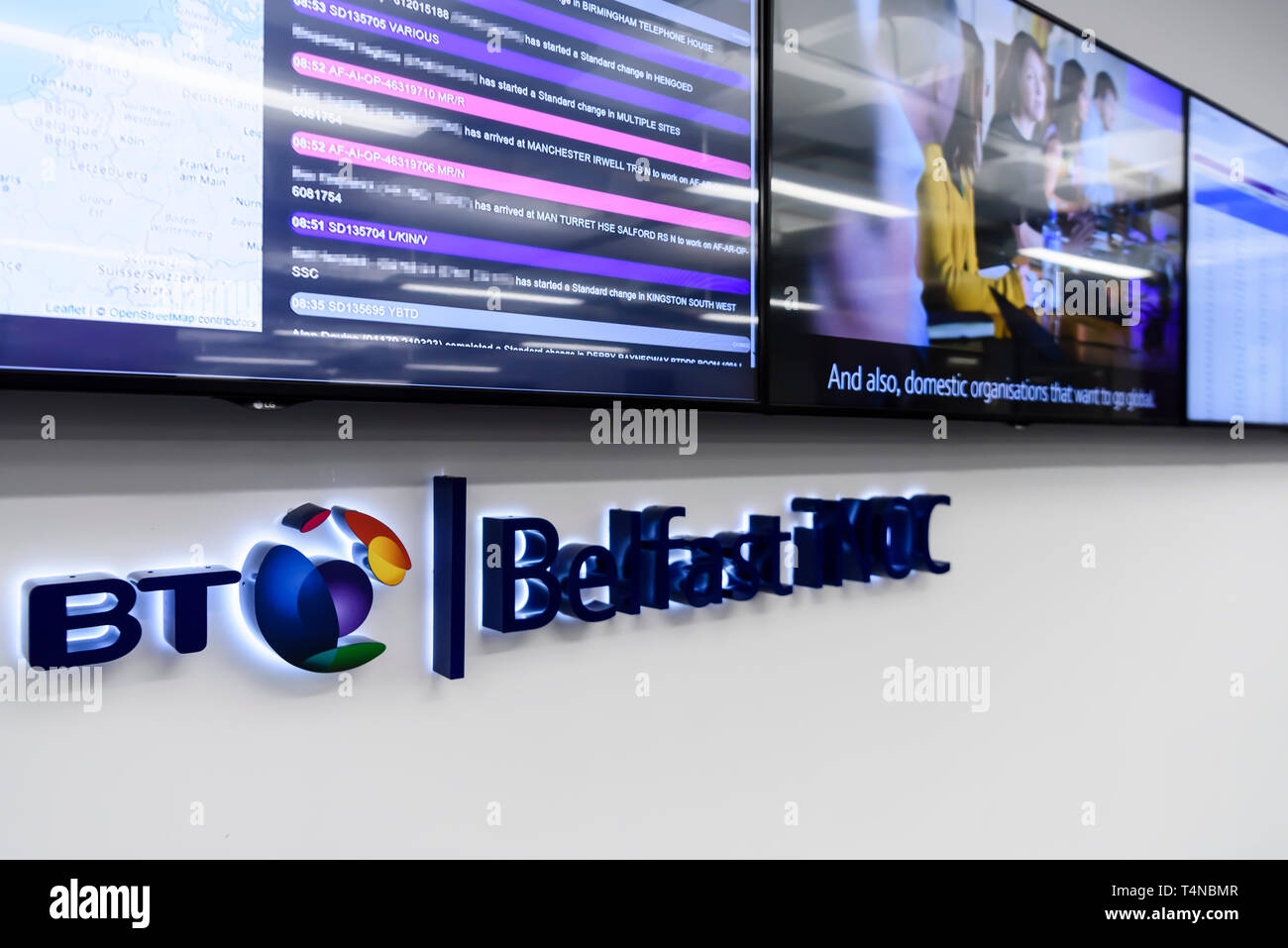 Dentro de BT en el Centro de Control de red (iNOC), Belfast, Irlanda del Norte, UK, Reino Unido Foto de stock