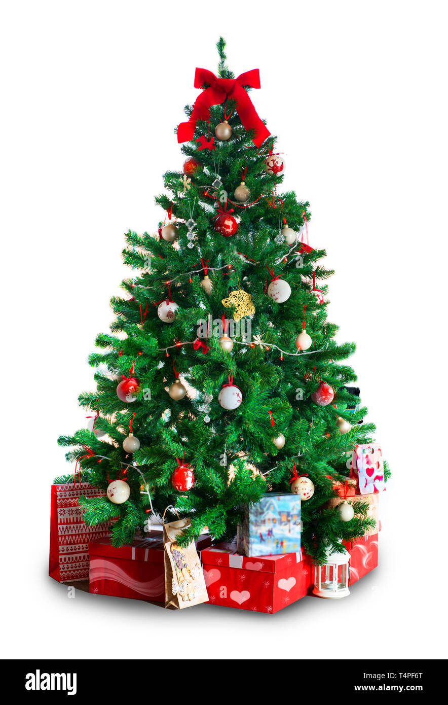 Año Nuevo, el árbol de Navidad con regalos. Aislado sobre fondo blanco.  Navidad, Año Nuevo, María Fotografía de stock - Alamy