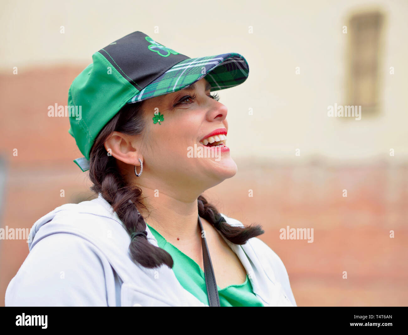 Gorra Verde Stock Photos and Pictures - 2,509,837 Images