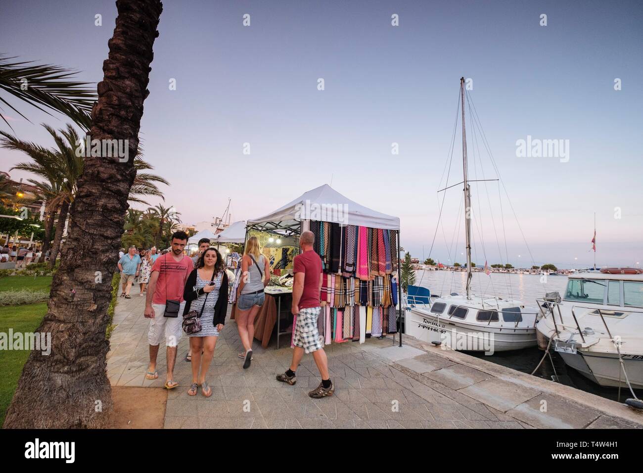 Mercadillo al aire libre, Port d'Alcudia, Mallorca, Islas Baleares, España. Foto de stock
