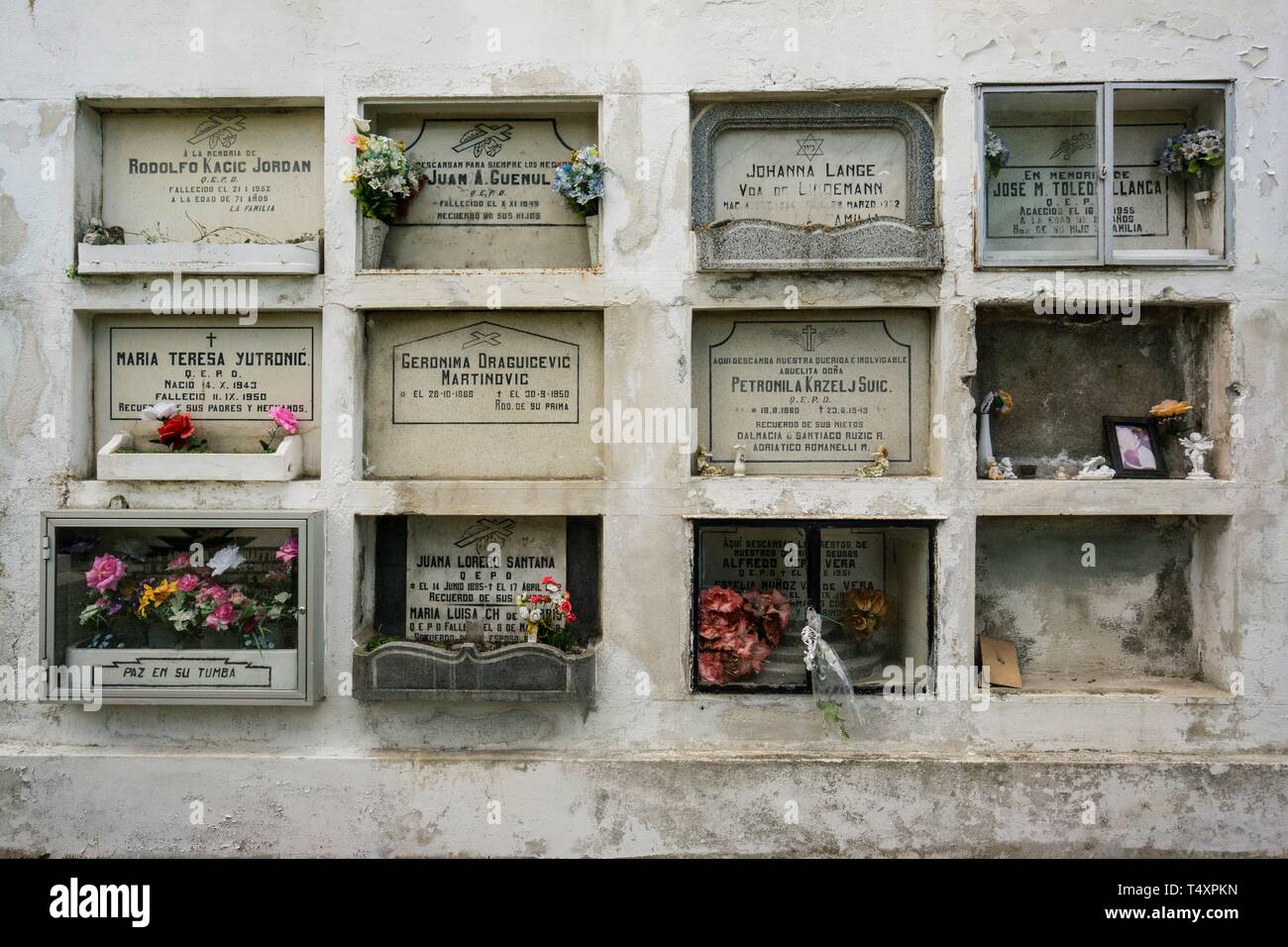 Tumbas de inmigrantes, el cementerio municipal Sara Braun, 1894, Punta