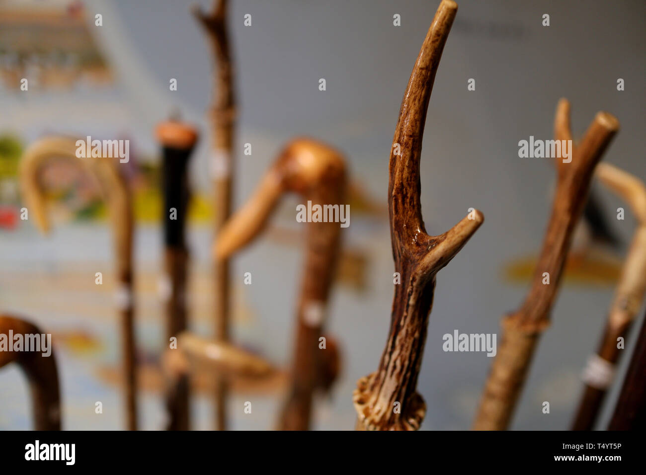 Tallada a mano bastones fotografías e imágenes de alta resolución - Alamy