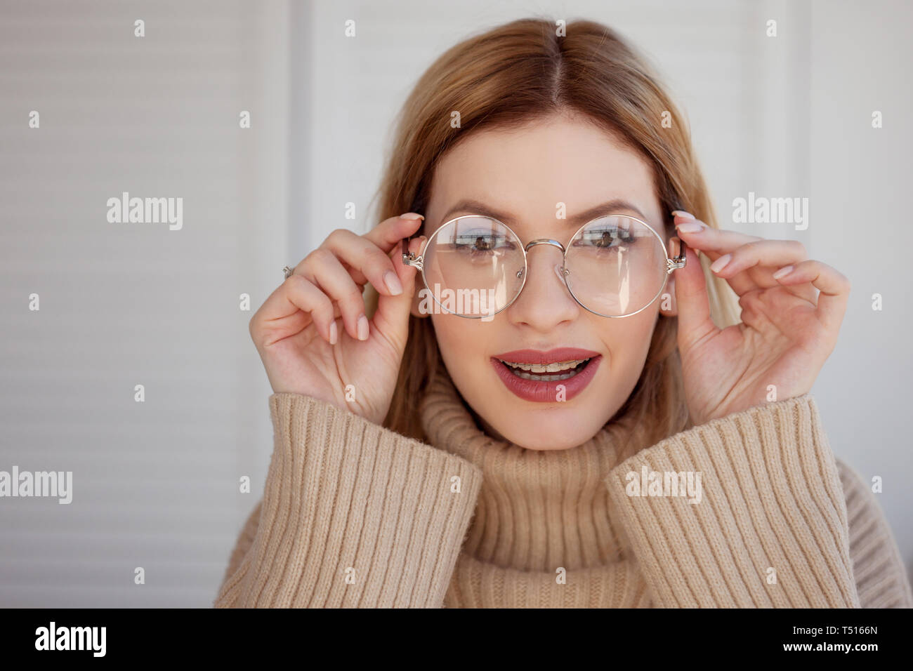 Lentes redondos grandes fotografías e imágenes de alta resolución - Alamy