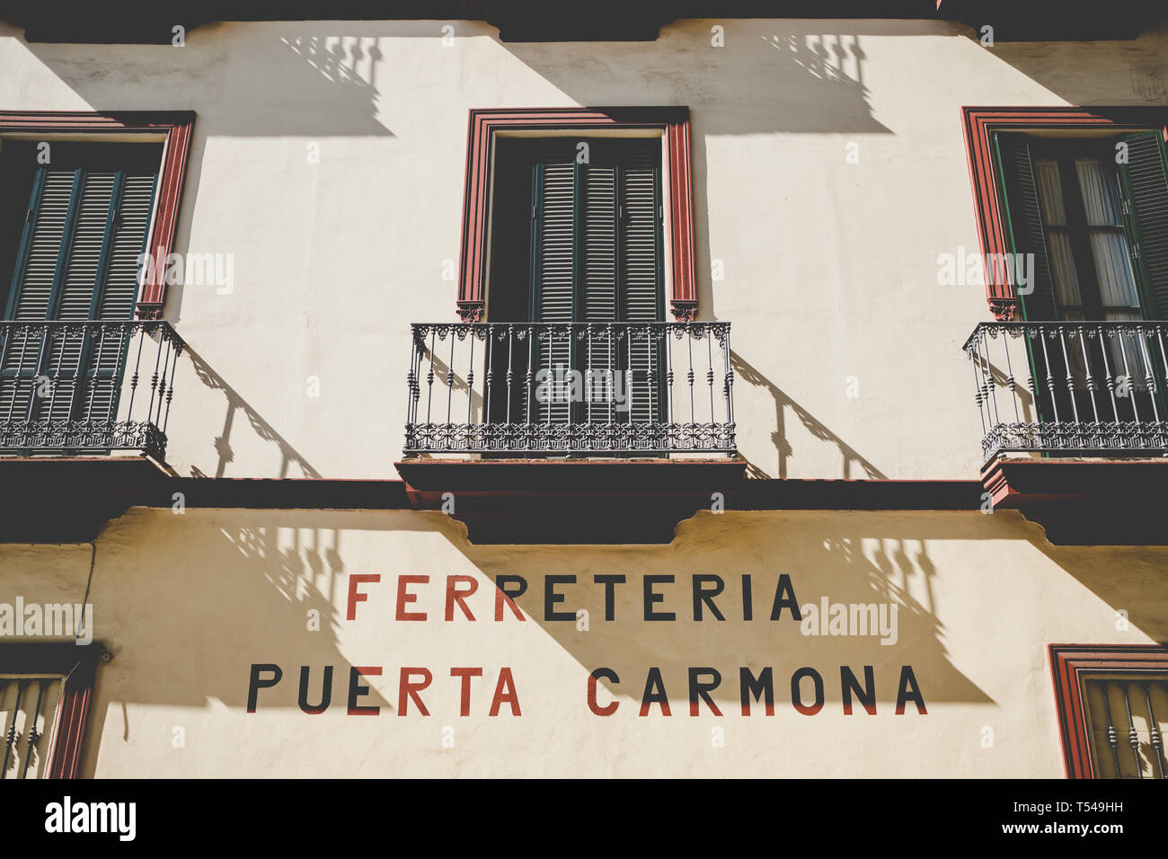 Ferreteria Puerta Carmona, Sevilla, España - Marzo de 2019 Fotografía de  stock - Alamy