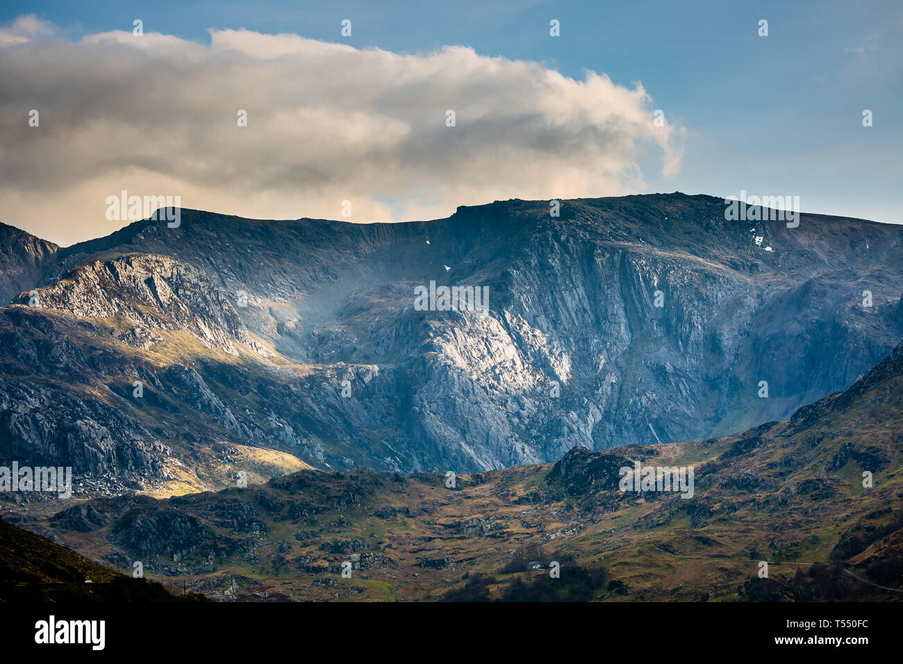 Paisaje de montaña capturaron a finales de marzo, el Parque Nacional de Snowdonia (Eryri), North Wales, Reino Unido. Foto de stock