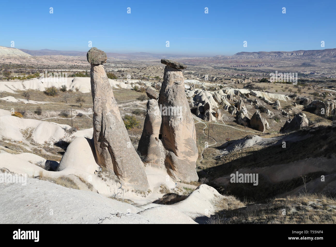 3 bellezas chimeneas de hadas de Urgup, en Capadocia, en la ciudad de la ciudad de Nevsehir, Turquía Foto de stock