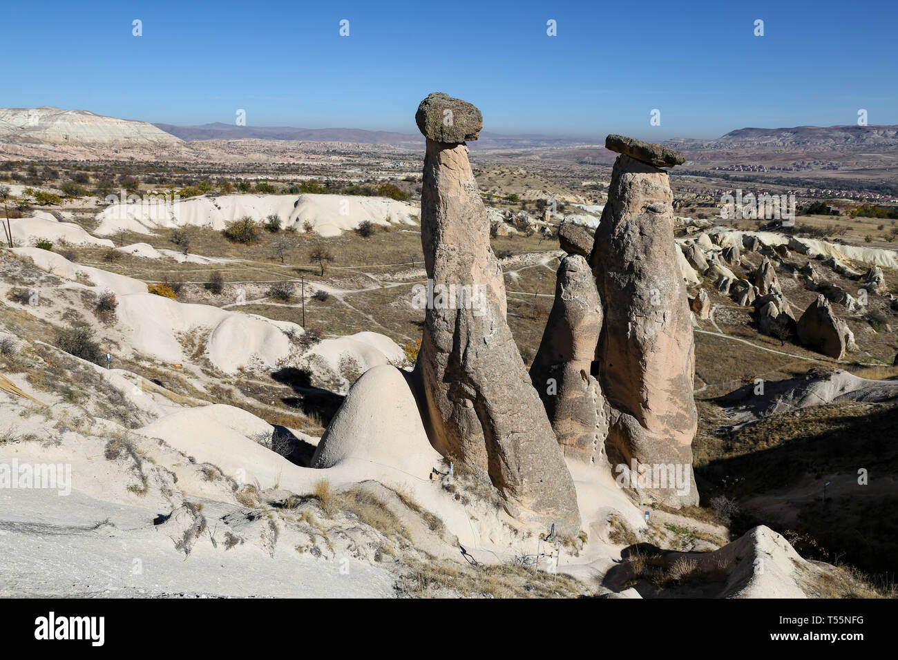 3 bellezas chimeneas de hadas de Urgup, en Capadocia, en la ciudad de la ciudad de Nevsehir, Turquía Foto de stock