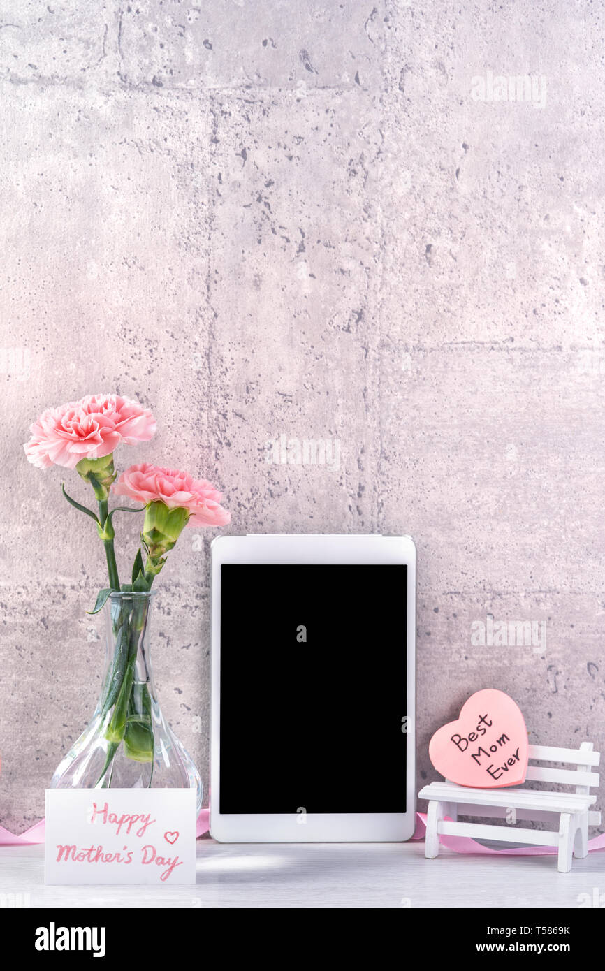 La Decoracion Del Hogar Con Un Blooming Clavel Y Tablet Como Marco