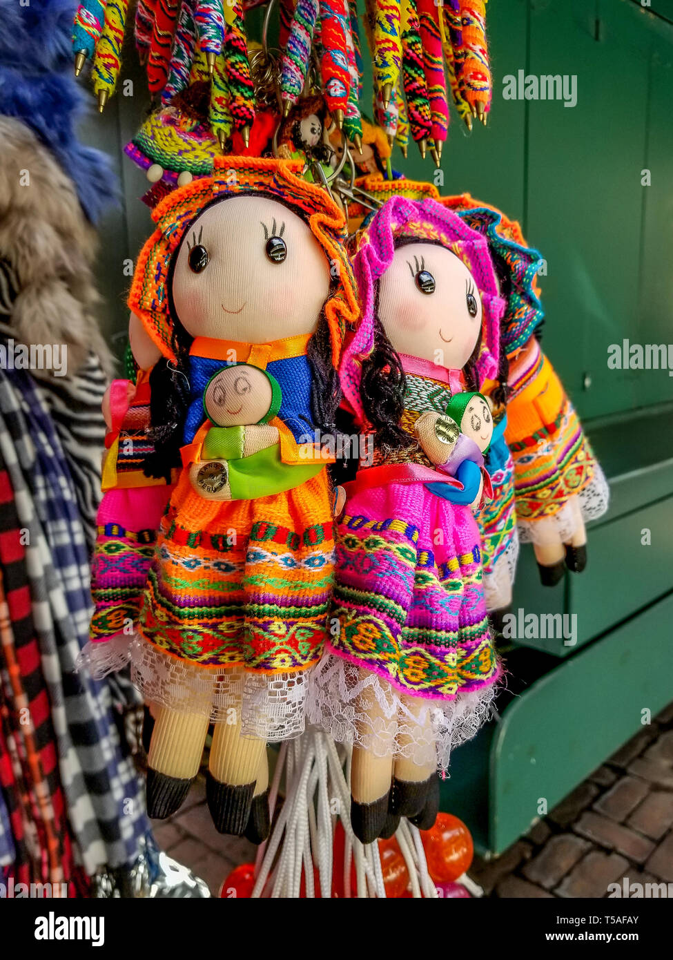Muñecas mexicanas fotografías e imágenes de alta resolución - Alamy