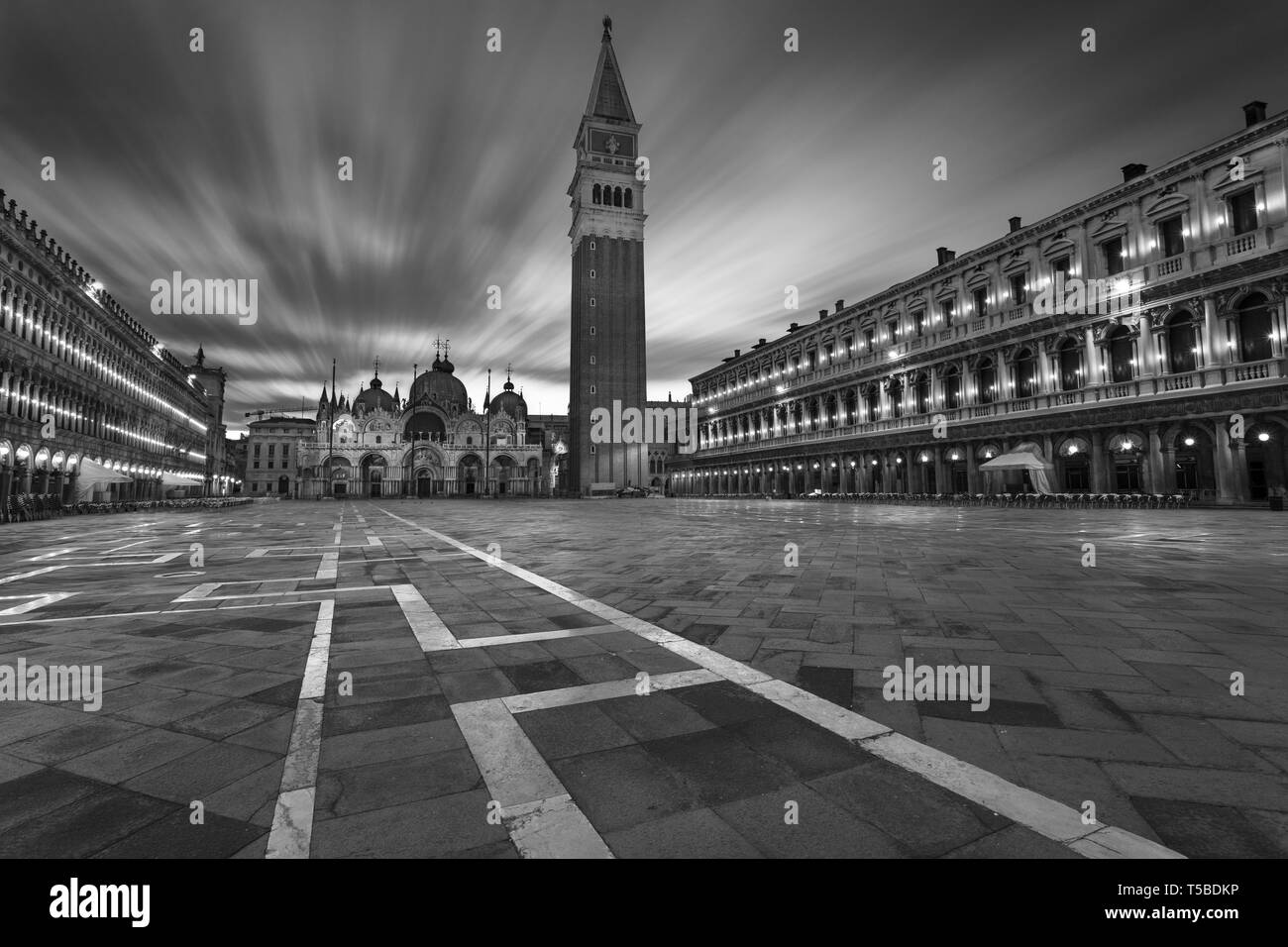 Venecia, Italia. Imagen del paisaje urbano de la plaza de San Marcos, en Venecia, Italia, durante el amanecer. Foto de stock