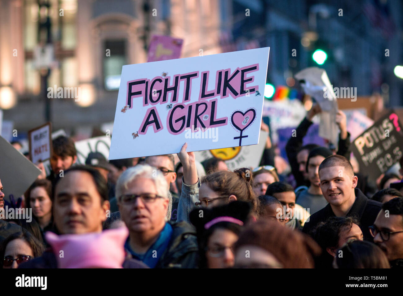 La marcha de mujeres del Washington el día después de la inauguración de Donald J. Trump generó un número récord de manifestantes en EEUU. Estas imágenes son de Nueva York, donde un estimado de 400-500.000 marcharon. Foto de stock