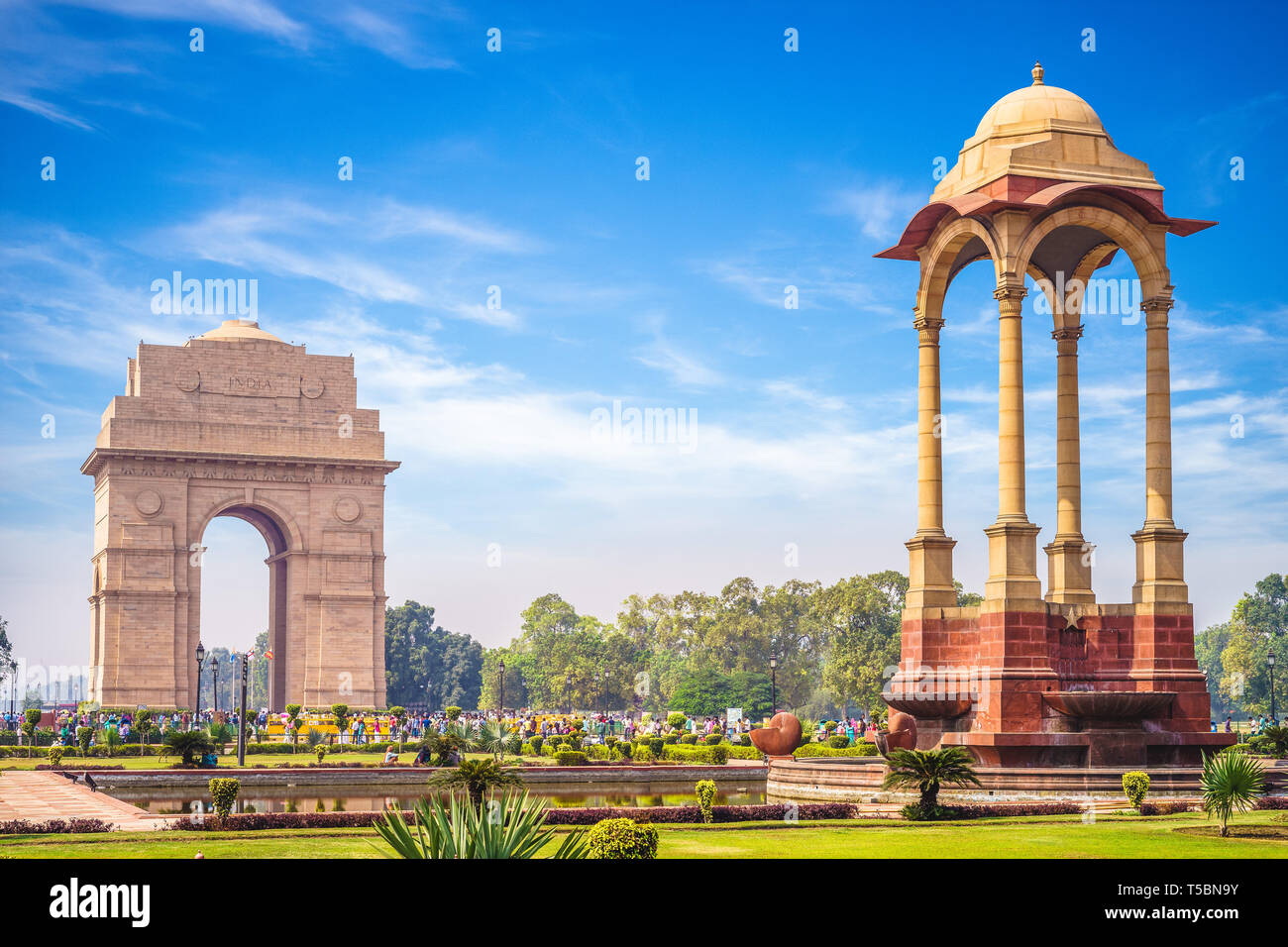Canopy y la puerta de la India en Nueva Delhi, India Foto de stock