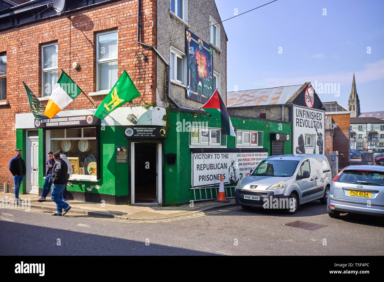 Los prisioneros republicanos irlandeses Welfare Association, tienda y centro de información sobre la calle Chamberlain en Derry/Londonderry. Foto de stock