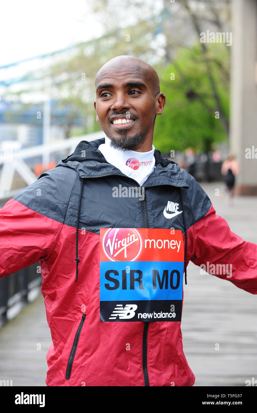 Sir Mo Farah visto en el Tower Hotel Londres. Maratón de élite masculina photocall. Foto de stock