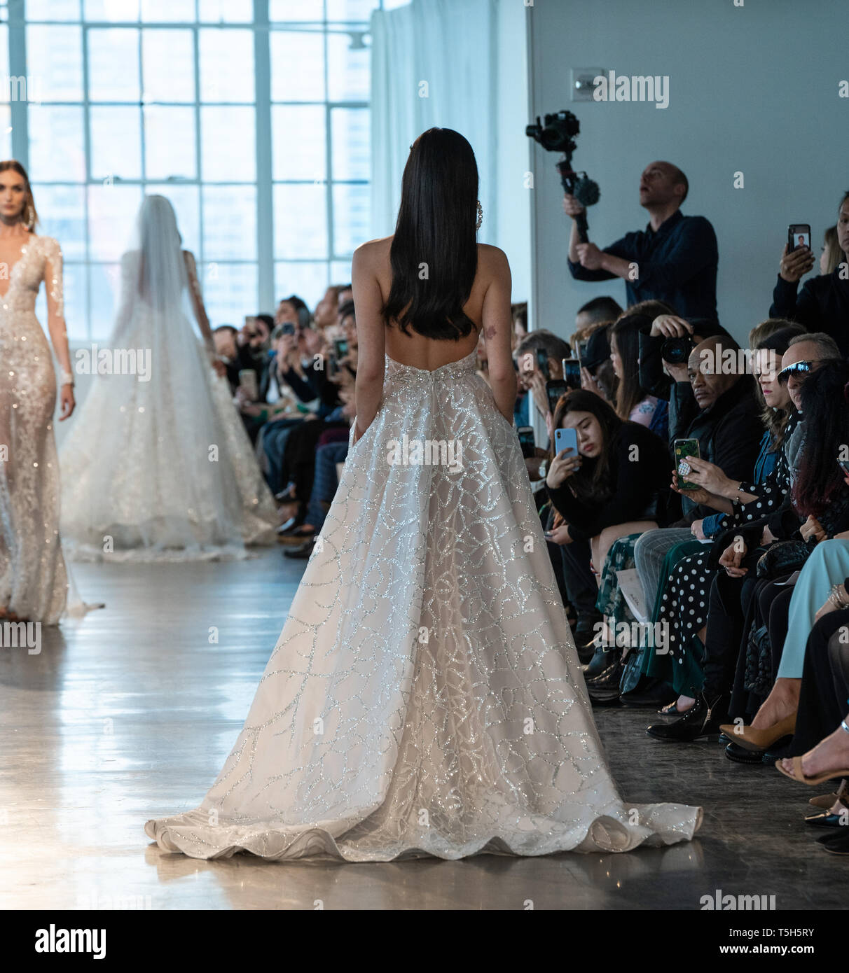 Vestido de novia elegante fotograf as e im genes de alta