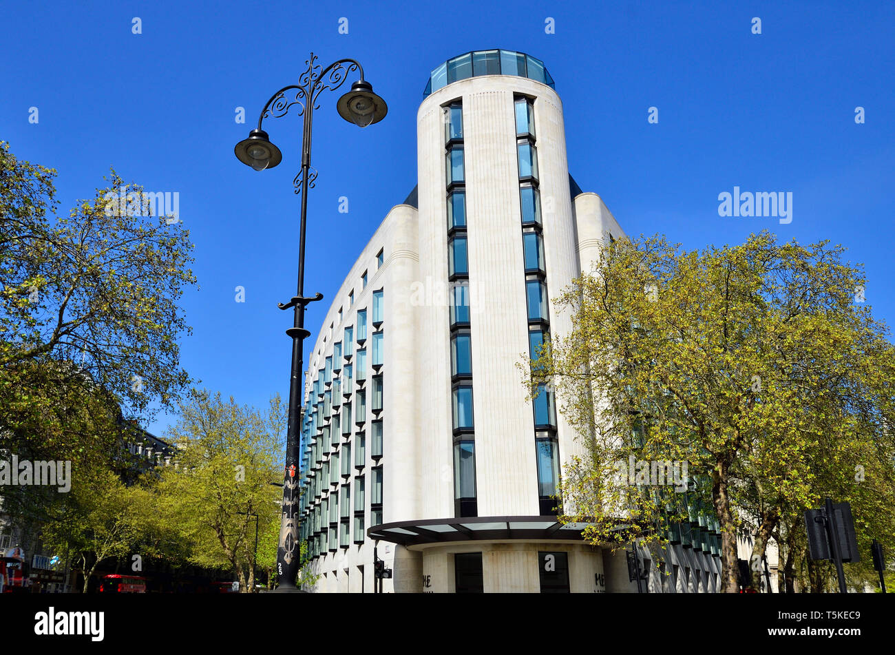 Londres, Inglaterra, Reino Unido. 'ME' Hotel de 5 estrellas en el Strand (Aldwich 336-337) en el centro de Londres. 157 habitaciones y 16 suites. Diseñado por Foster y Asociados Foto de stock