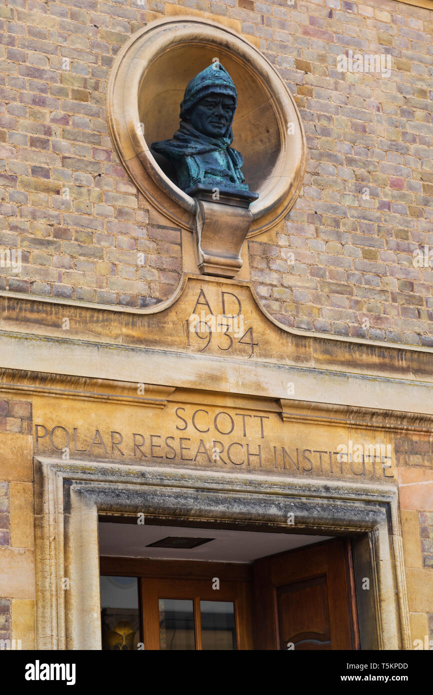 Busto de Robert Falcon Scott, explorador antártico, el Scott Polar Research Institute, la Universidad de la ciudad de Cambridge, Cambridgeshire, Inglaterra Foto de stock