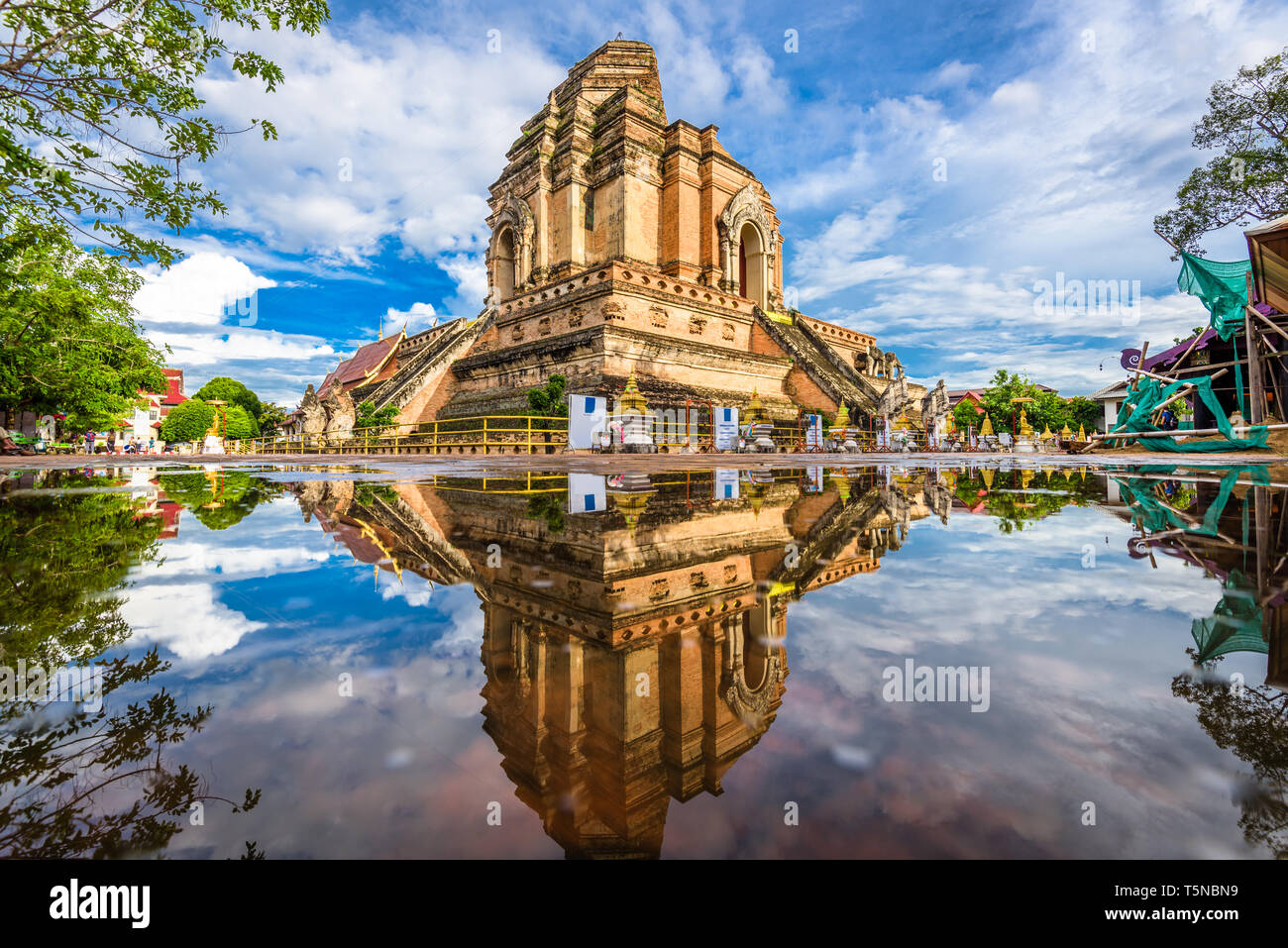 Chiang Mai, Tailandia, en Wat Chedi Laung. Foto de stock