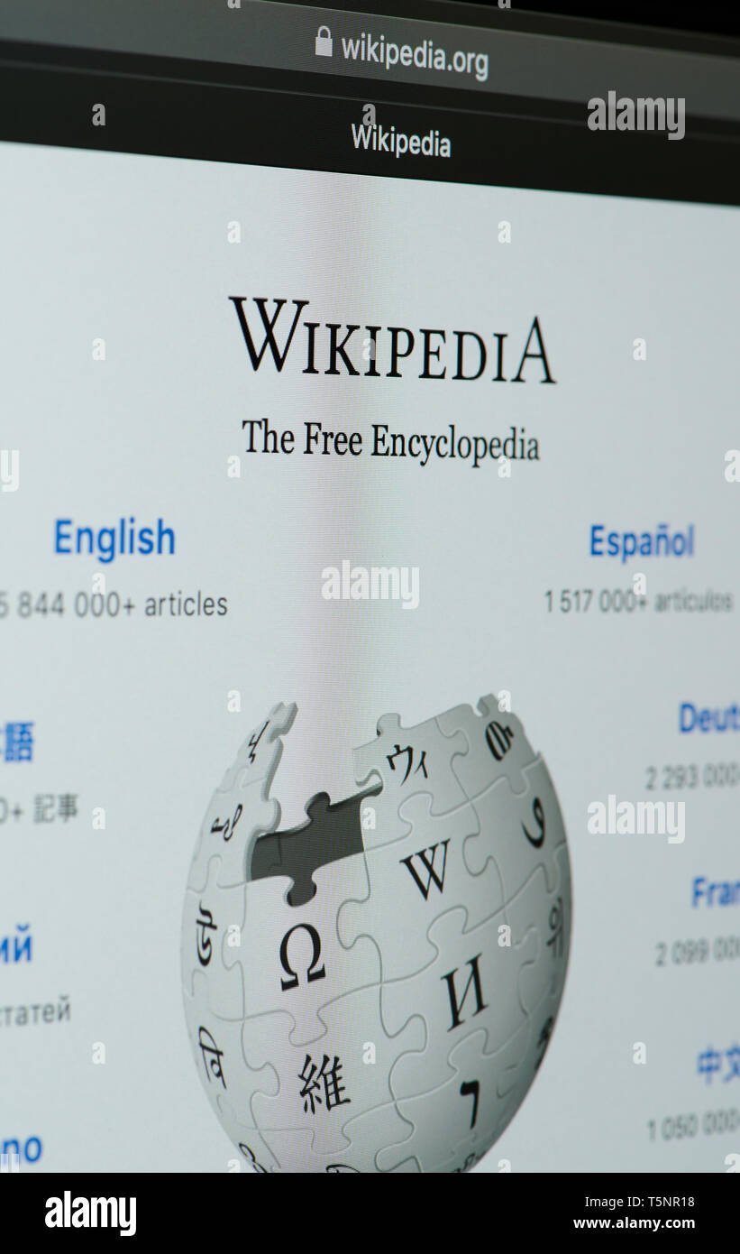 Nueva York, Estados Unidos, Abril 22, 2019: enciclopedia Wikipedia Página de inicio en la pantalla de un ordenador portátil cerrar Foto de stock