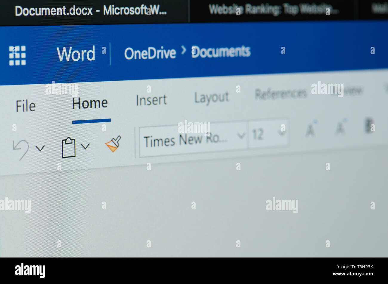 Nueva York, Estados Unidos, Abril 22, 2019: Microsoft Word Office online menu en la pantalla de un ordenador portátil cerrar Foto de stock